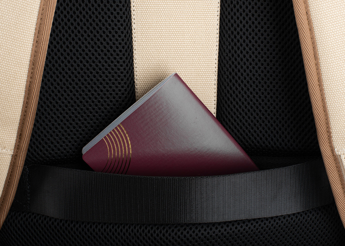 Nomad - The 3-in-1 expandable hemp backpack for nomads