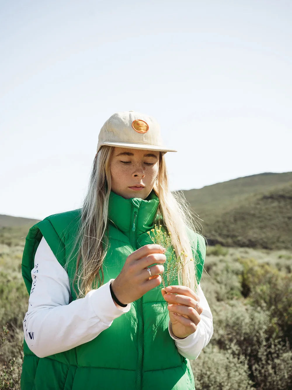 SAND CORDUROY SMILE HAT