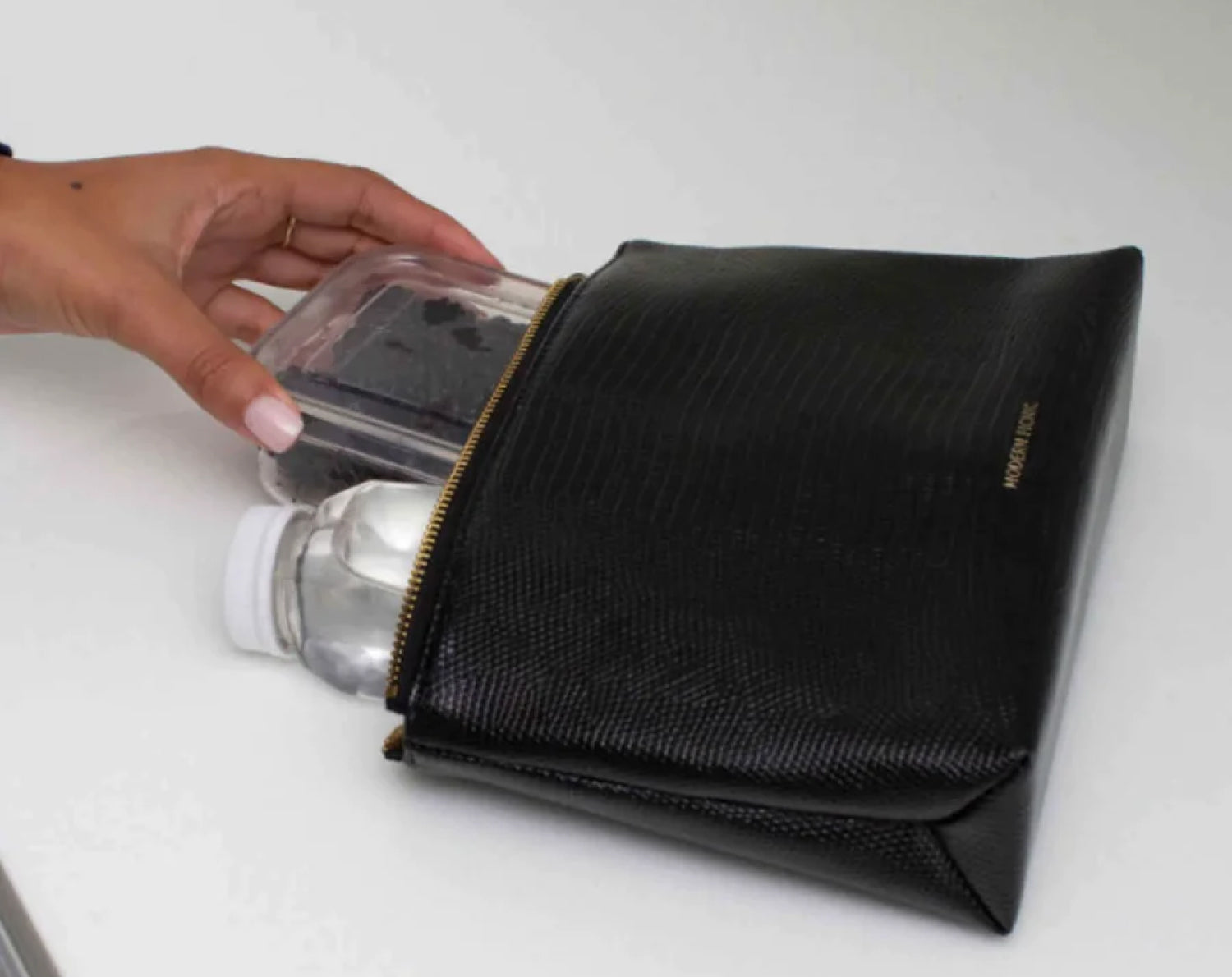 THE SNACKER - BLACK CROC