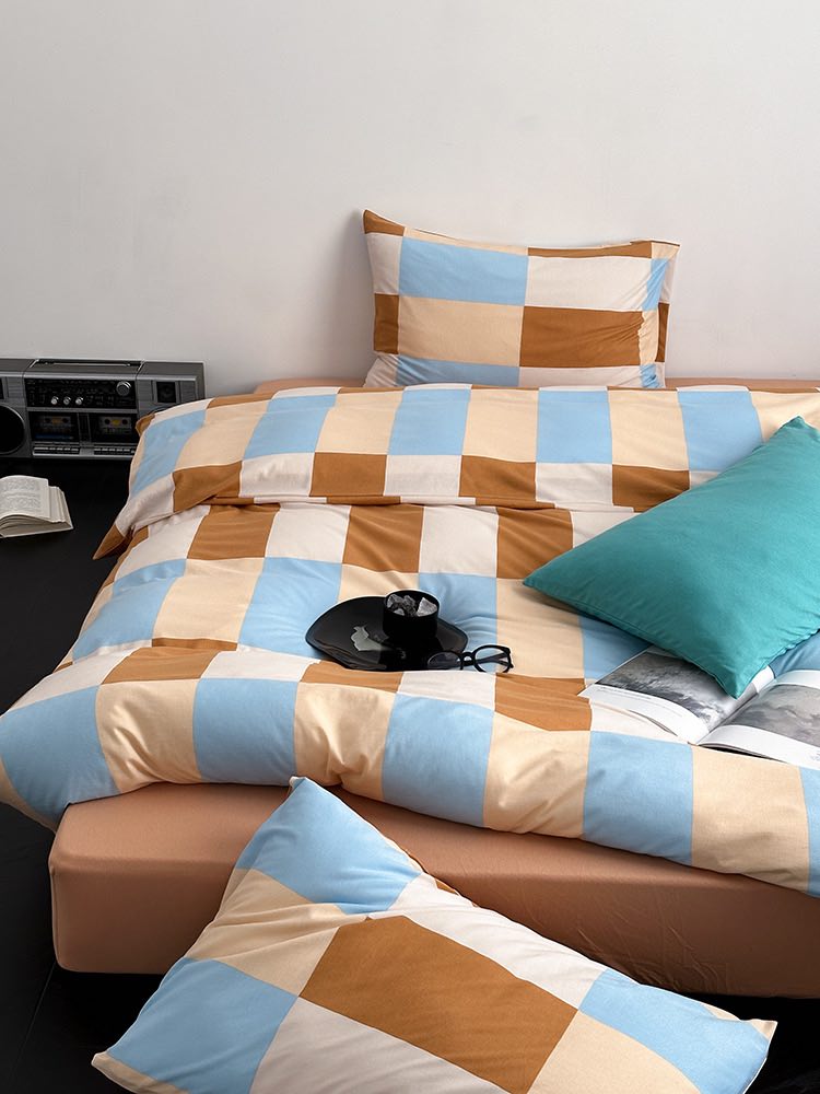 Dopamine Checker Duvet Set With Pillowcases & Fitted Sheet