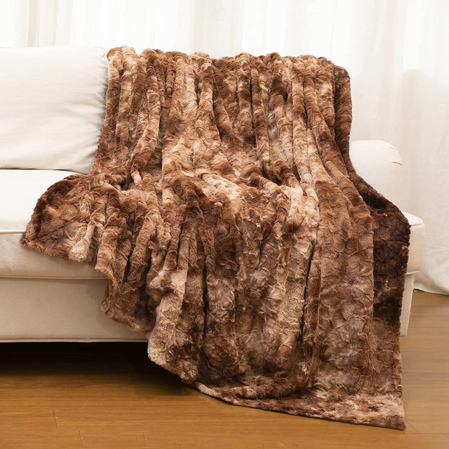 Cheer Collection Faux Fur Throw Blanket for Couch, Beds, Bedroom and Living Room