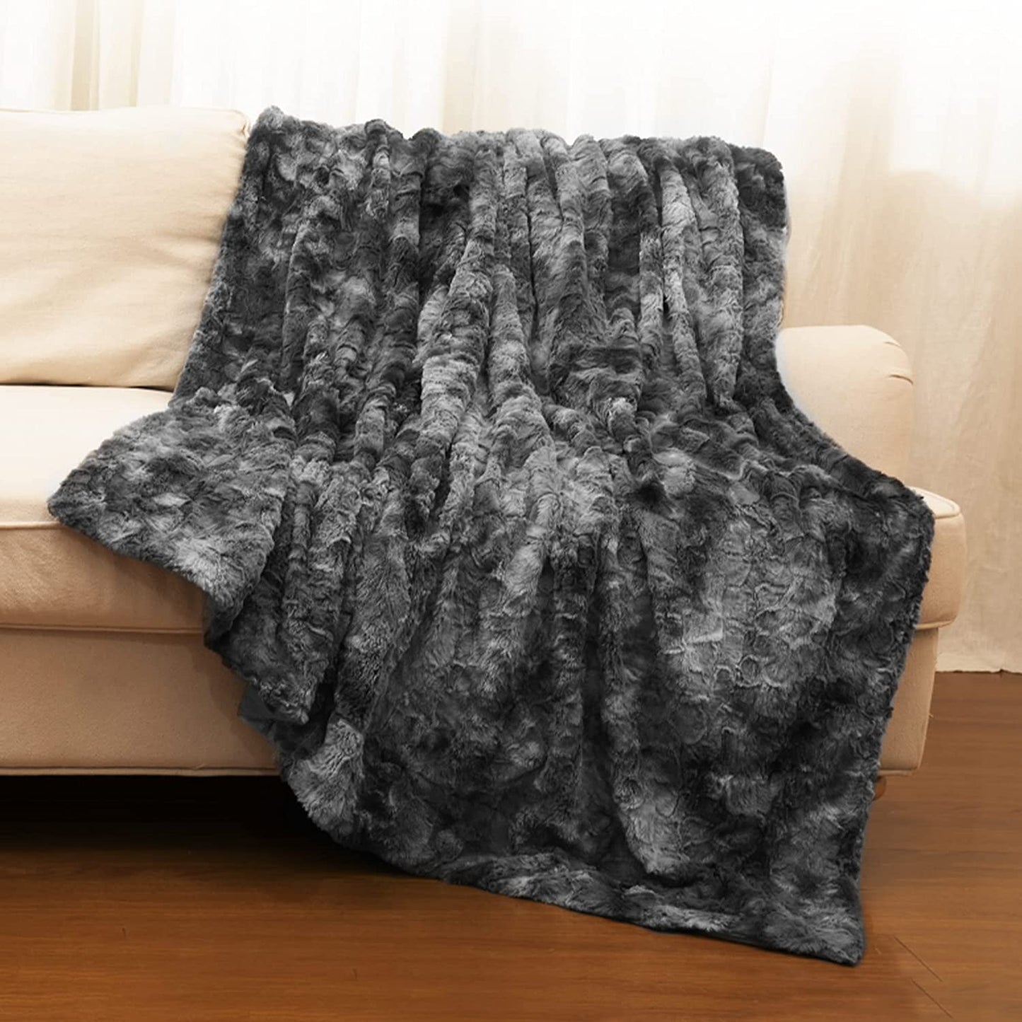 Cheer Collection Faux Fur Throw Blanket for Couch, Beds, Bedroom and Living Room