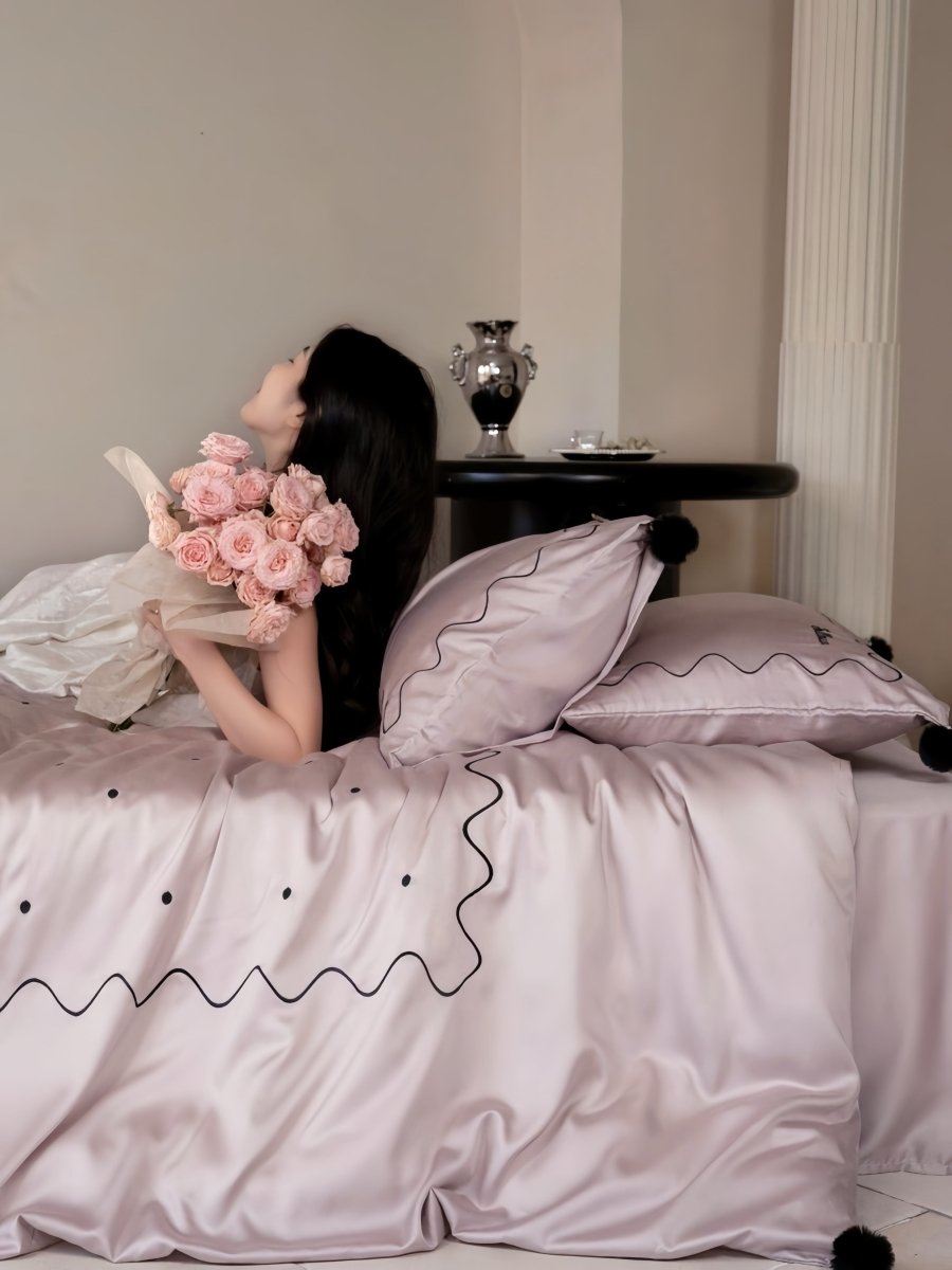 Elegant Polka Dot Silky Smooth Tencel Lyocell Queen Size Duvet Cover Set