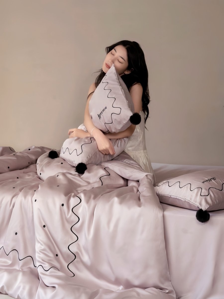 Elegant Polka Dot Silky Smooth Tencel Lyocell Queen Size Duvet Cover Set