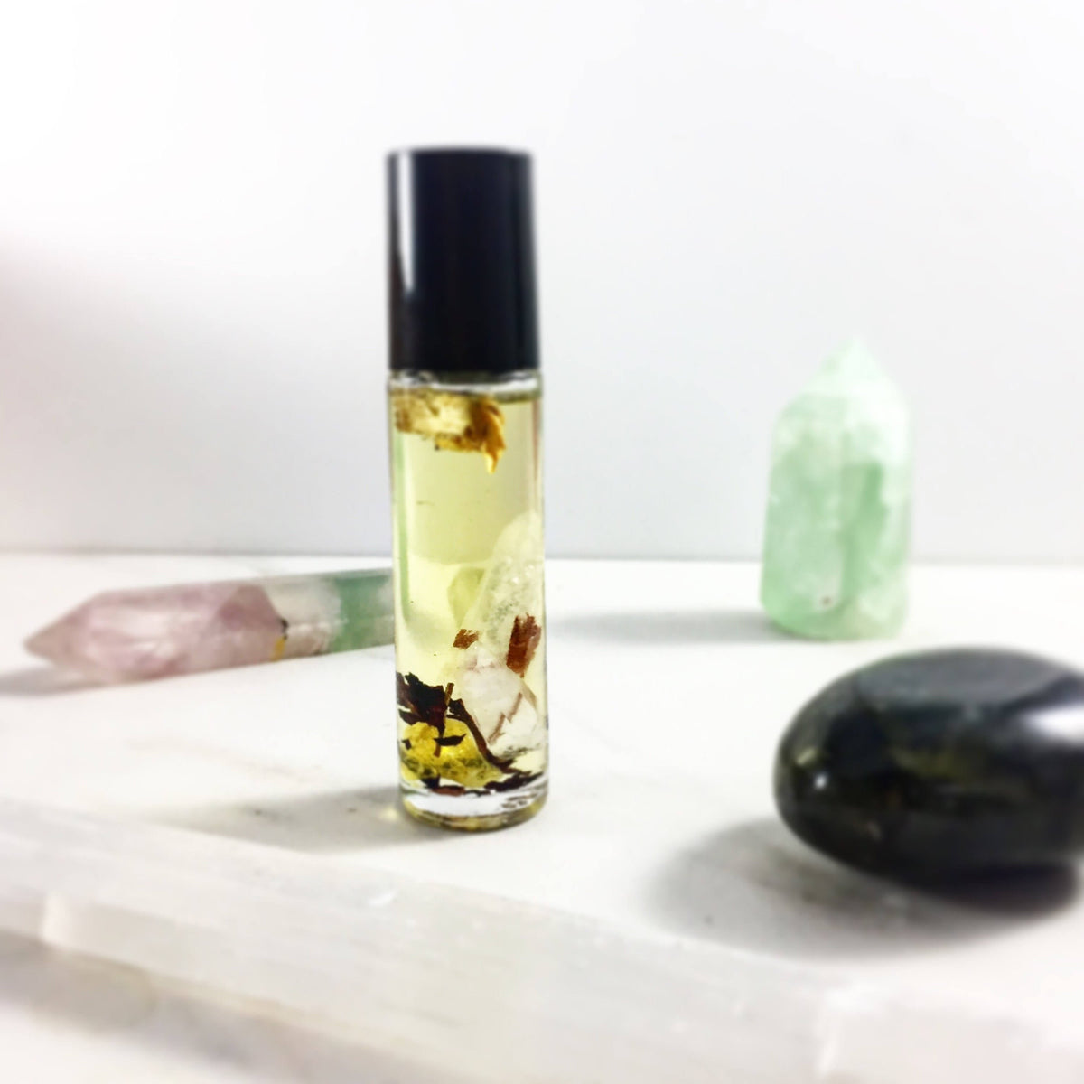 Essential Oil Blend with Crystals Frankincense and Palo Santo / Spirit Oil / Magic Oil Blend / Organic Meditation Blend / Spiritual Oil