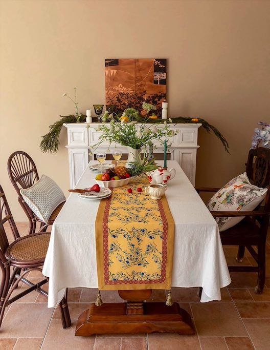 Italian Floral Decorative Table Runner for Elegant Table Setting