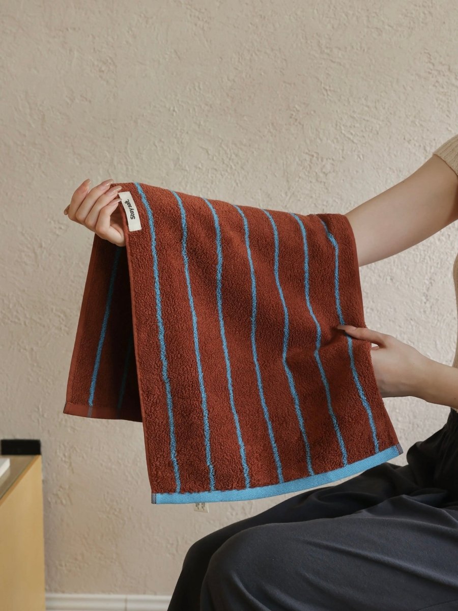 Retro Earthy-tone Pinstripe Bath Towel — 100% Long-Staple Cotton, Soft, Plush & Absorbent
