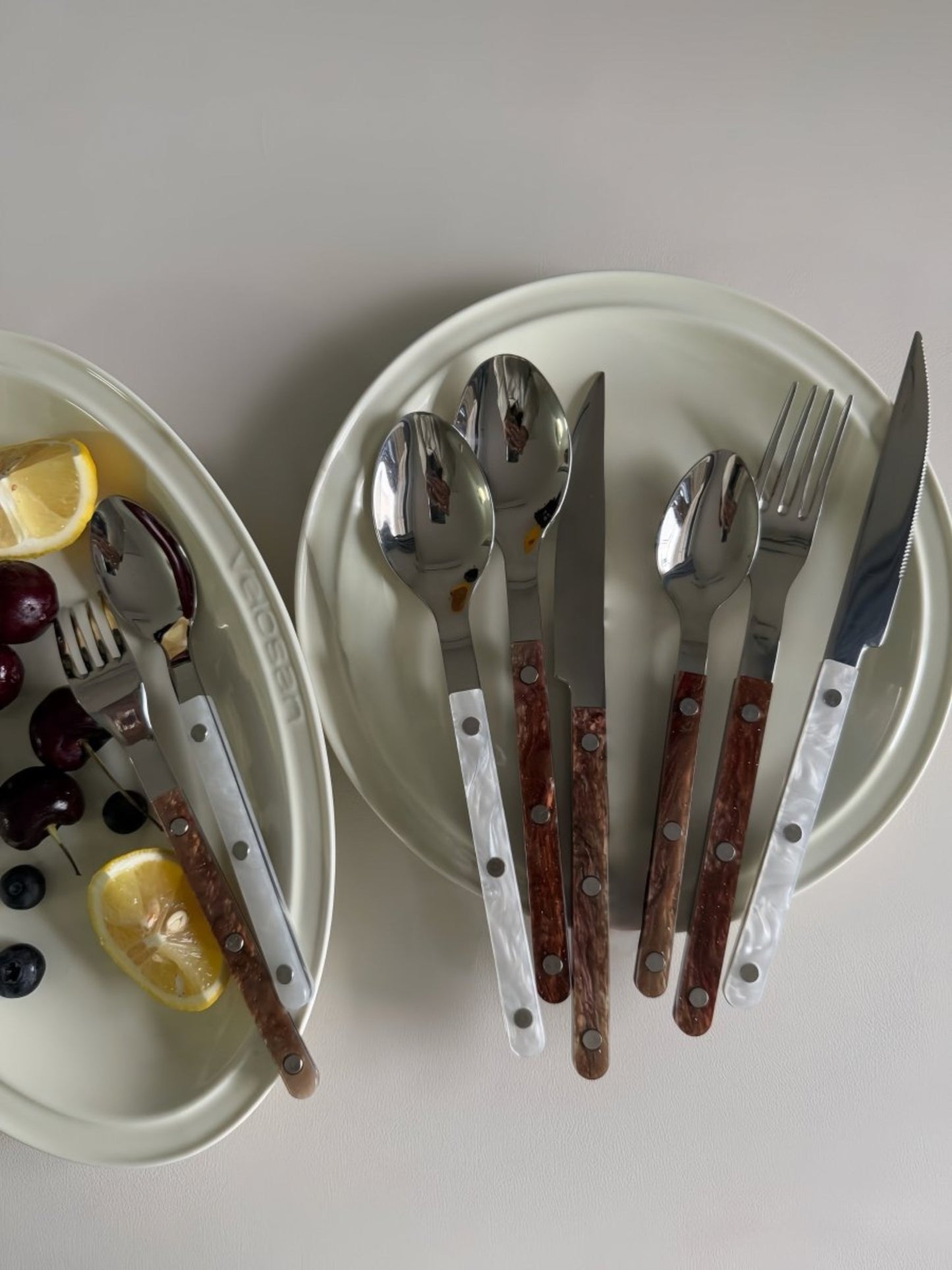 Set Of 10 Pcs Modern Nebula Cutlery, Bistrot Style Rivet Flatware Set