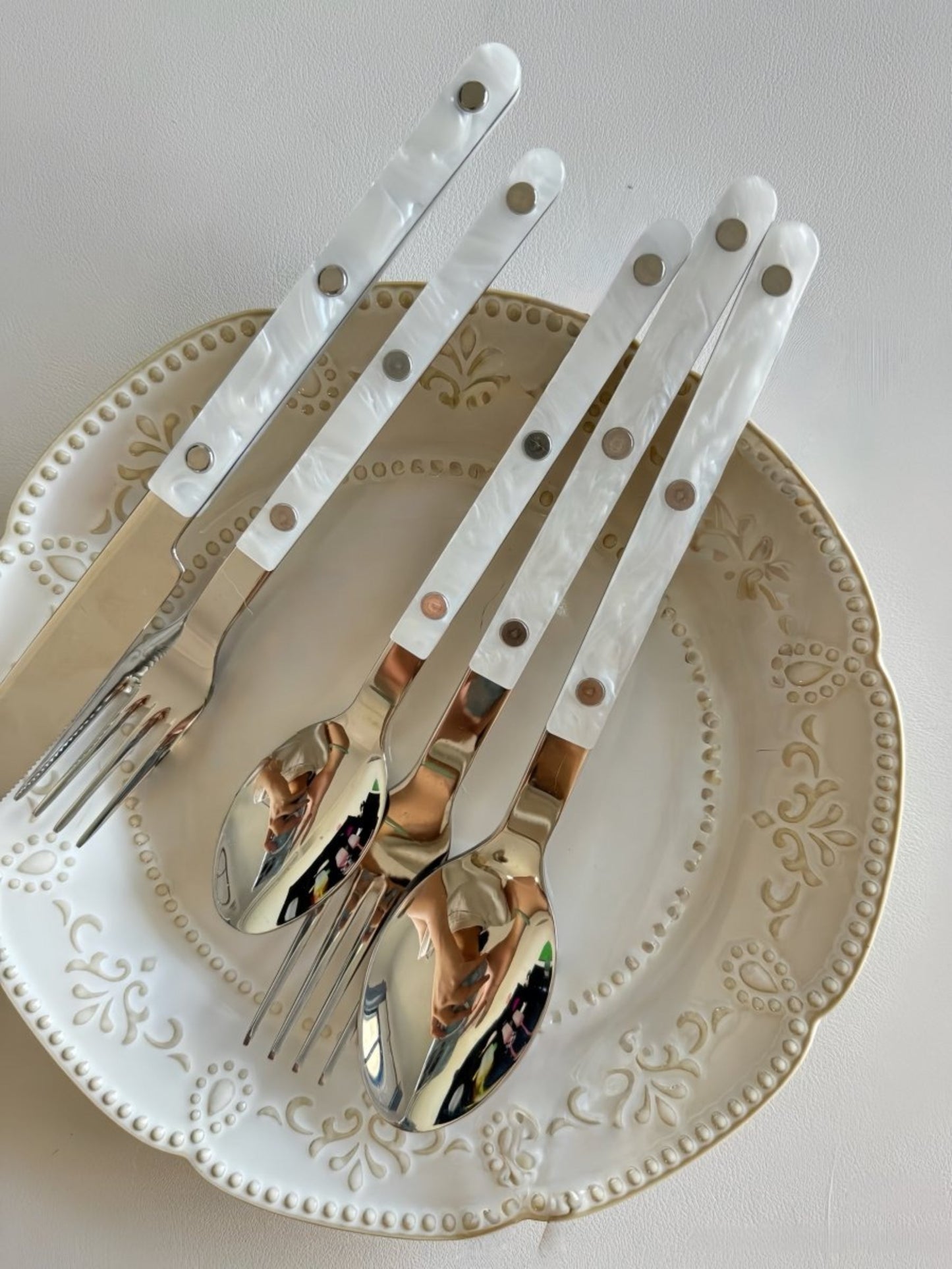 Set Of 10 Pcs Modern Nebula Cutlery, Bistrot Style Rivet Flatware Set