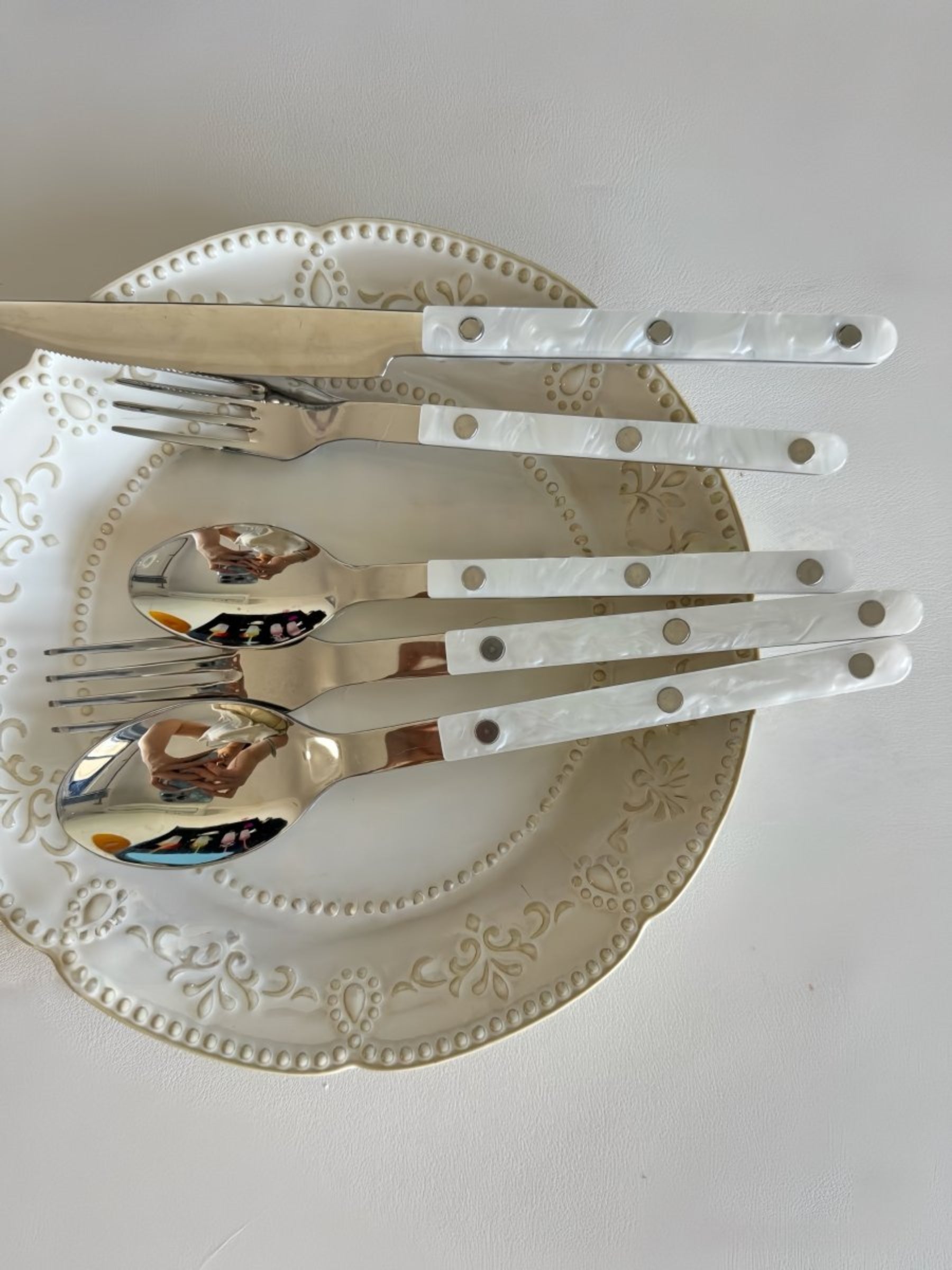 Set Of 10 Pcs Modern Nebula Cutlery, Bistrot Style Rivet Flatware Set